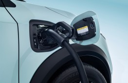 Nissan Ariya, 2026, charging port