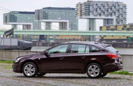Chevrolet Cruze Station Wagon side