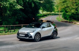 Toyota C-HR PHEV, 2026, front