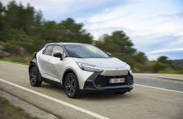 Toyota C-HR PHEV, 2024, front