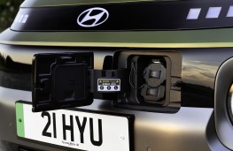 Hyundai Inster Cross, 2025, charging port