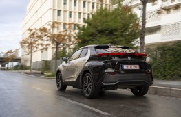 Toyota C-HR PHEV, 2024, rear