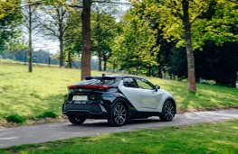 Toyota C-HR PHEV, 2026, rear