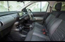 Citroen C4 Cactus, front seats