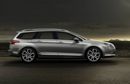 Citroen C5 Tourer, side static 2