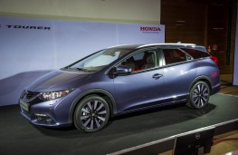 Honda Civic Tourer, side
