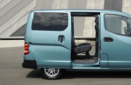 Nissan NV200 Combi, sliding doors