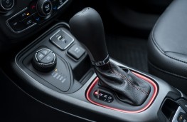 Jeep Compass Trailhawk, 2019, gear lever