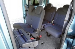 Nissan NV200 Combi, seats