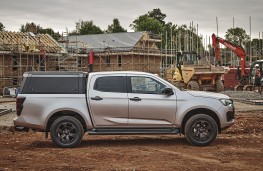 Isuzu D-Max V-Cross Commercial, 2025, side