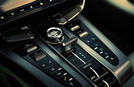 Aston Martin Vanquish Volante, 2025, console