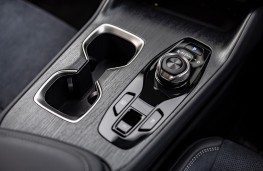 Lexus RZ 450e, 2024, centre console