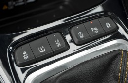 Vauxhall Crossland X, 2017, console switches