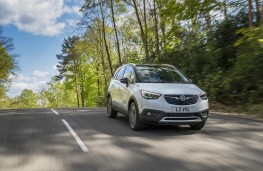 Vauxhall Crossland X, 2017, front, action 1