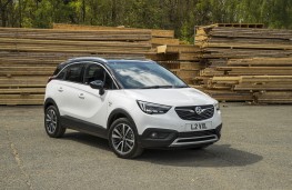 Vauxhall Crossland X, 2017, front, static
