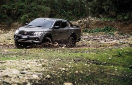 Vauxhall Crossland X, 2017, side, action