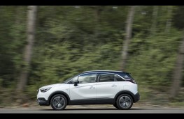 Vauxhall Crossland X, 2017, side, action 2
