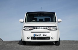 Nissan Cube, front