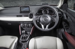 Mazda CX-3, red, interior