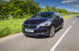 DS 5, blue, front, action