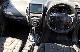 Isuzu D-Max Blade, 2017, dashboard