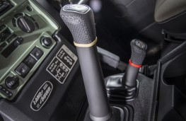 Land Rover Defender Heritage Edition 2015, gear lever