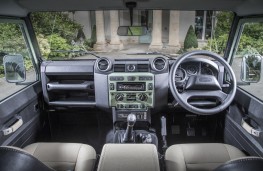 Land Rover Defender Heritage Edition 2015, interior