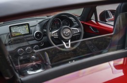 Mazda MX-5 RF, 2017, wind deflector