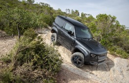 Land Rover Defender 90 V8, 2021, off road, rock