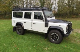 Land Rover Defender 110 Adventure Edition, side