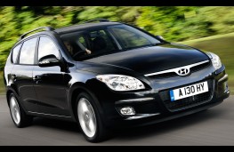 Hyundai i30 estate, front, action