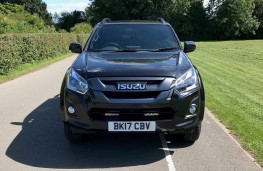 Isuzu D-Max Blade, 2017, head on