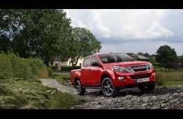 Isuzu D-Max Fury, front