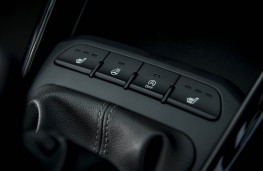 Kia Rio 3 1.4 CRDi, 2017, heated seats switches