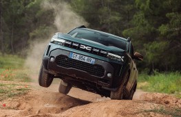 Dacia Duster hybrid 150, 2026, front, off road