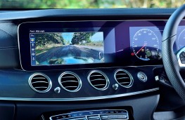 Mercedes-Benz E-Class Estate, 2017, display screen
