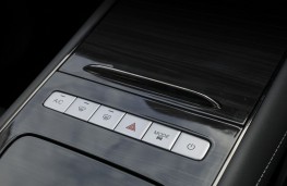 Omoda E5, 2024, centre console controls
