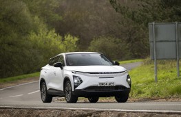 Omoda E5, 2024, front, action