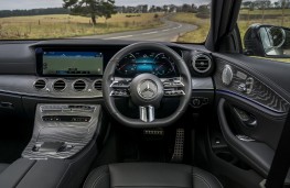 Mercedes-Benz E 220d, 2024, dashboard
