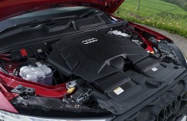 Audi Q7 55 TFSI quattro, 2025, engine