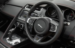Jaguar E-Pace First Edition, 2017, dashboard