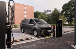 Volkswagen eTransporter, 2025, charging