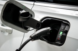 Audi Q7 e-tron, plug-in sockets