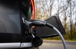 Kia EV6, 2025, charging