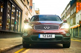 Infiniti EX30d, front