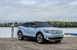 Ford Explorer, 2026, front, charging