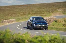 Renault Captur e-tech, 2024, front, action