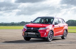 Suzuki Vitara, 2025, front, action