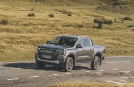 Ford Ranger Platinum, 2025, front, action