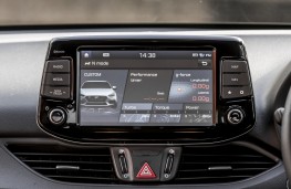 Hyundai i30 Fastback N, 2019, display screen